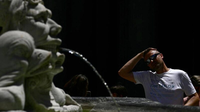 Ondata di caldo estremo in Italia, oggi 18 città bollino rosso: domenica sanno 21
