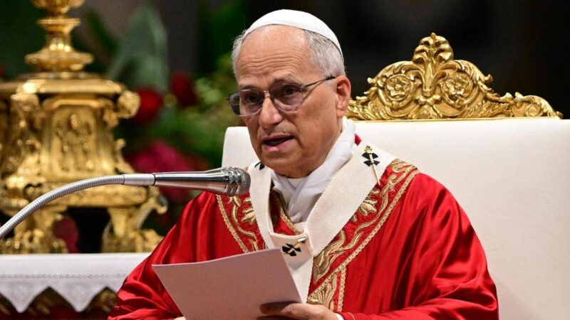 Papa, messa a San Pietro: imposto il Pallio ai nuovi metropoliti
