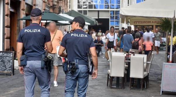 Genova cocaina, hashish e banconota falsa nel borsello, denunciato