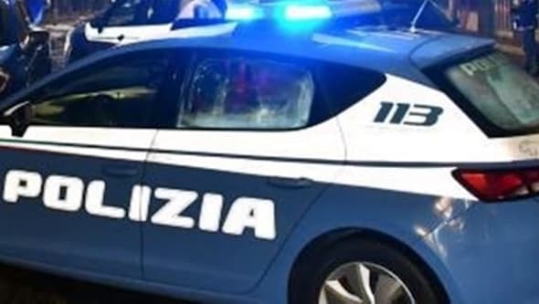 Genova ladro sfonda vetrata di un bar e si ferisce, denunciato