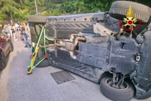 Si ribalta auto a Rapallo 3