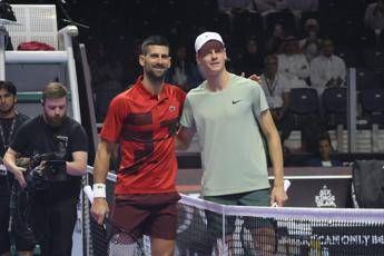 Sinner-Djokovic, sfida infinita: i precedenti e il dato che fa sorridere Jannik