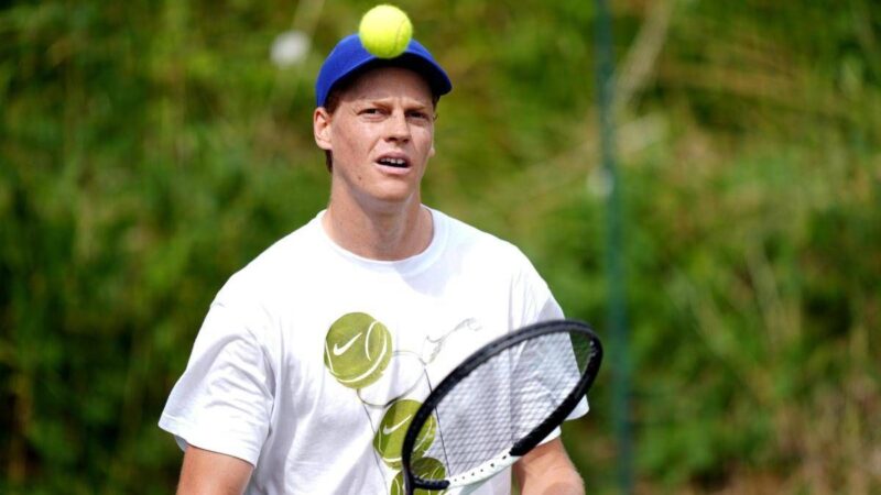 Sinner a Wimbledon, incognita erba e rischio infortuni: cosa dice l’esperto