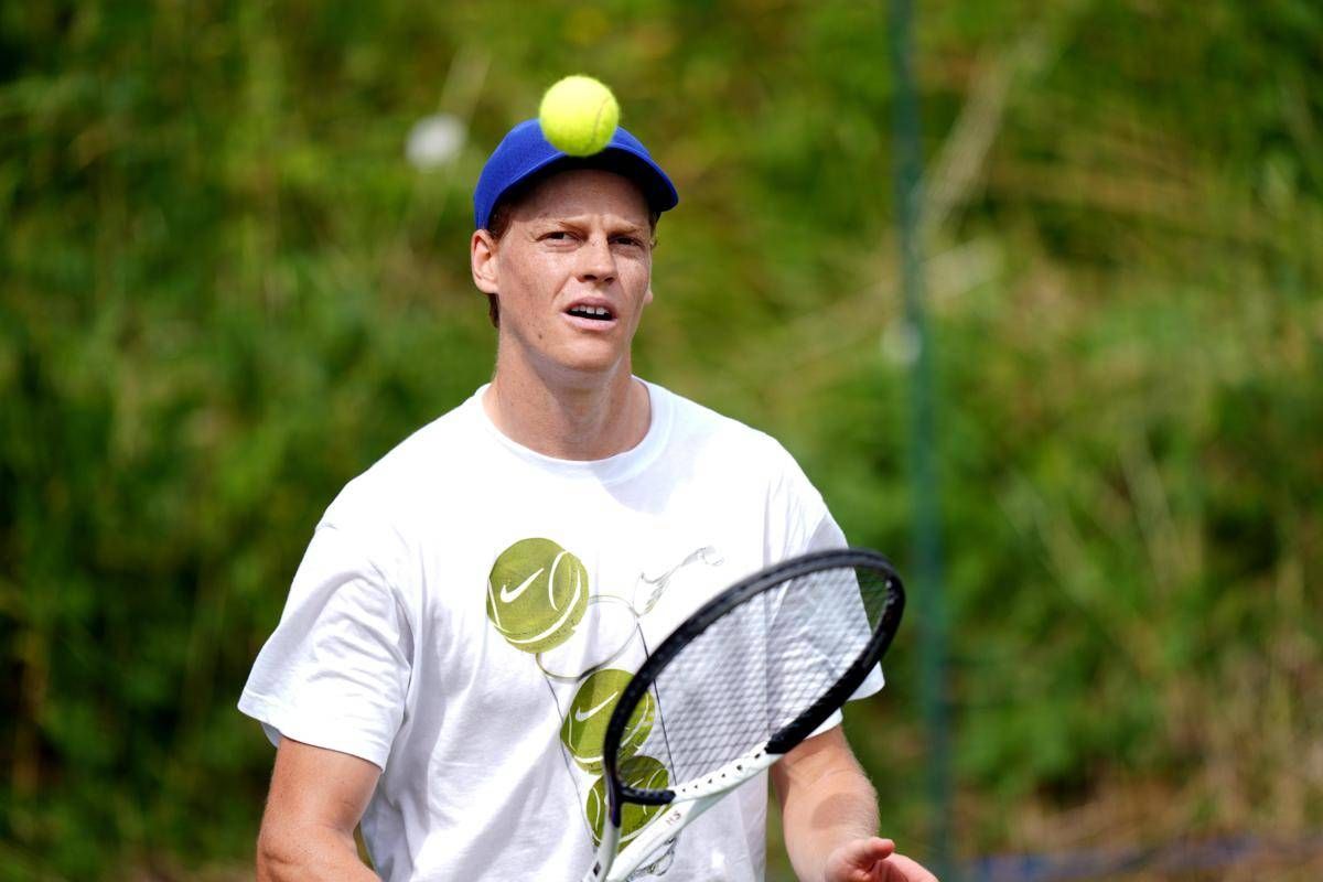 Sinner a Wimbledon, incognita erba e rischio infortuni: cosa dice l’esperto