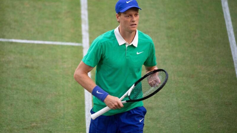 Sinner verso l’esordio a Wimbledon: quando giocherà Jannik