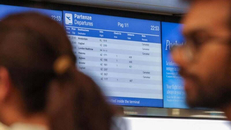 Stop voli per guasto a centro radar Milano, traffico aereo tornato regolare