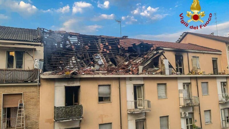 Torino, esplosione in appartamento: 5 feriti, si cerca un disperso