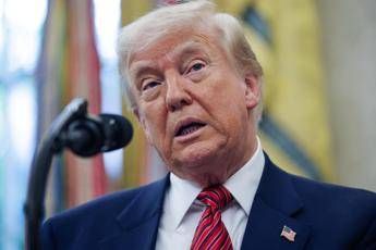 Trump, messaggio all’Iran e post su esercito: “Usa ha tante armi, speriamo di non doverle usare”