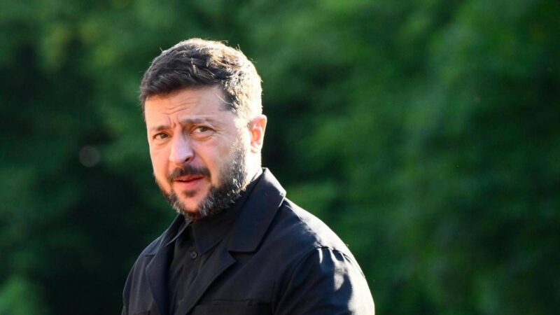 Ucraina, Zelensky parla con Trump: “Discusso di come raggiungere tregua e vera pace”
