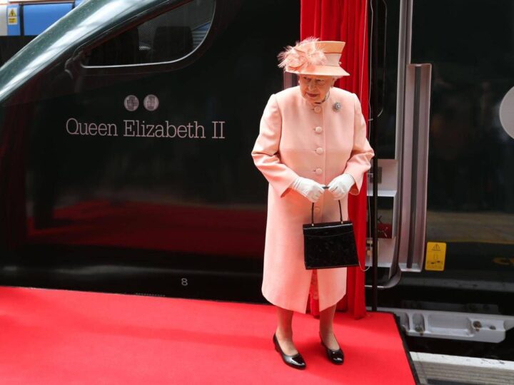 Addio al treno della regina Elisabetta, sarà dismesso nel 2027