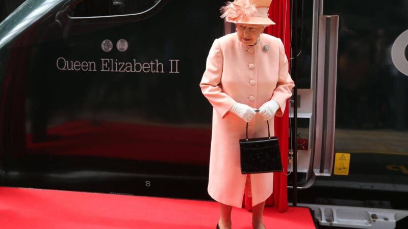 Addio al treno della regina Elisabetta, sarà dismesso nel 2027