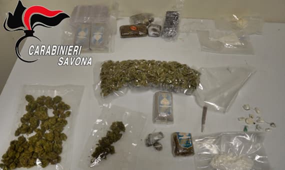 Arrestato nel Ponente savonese con quasi due chili di droga