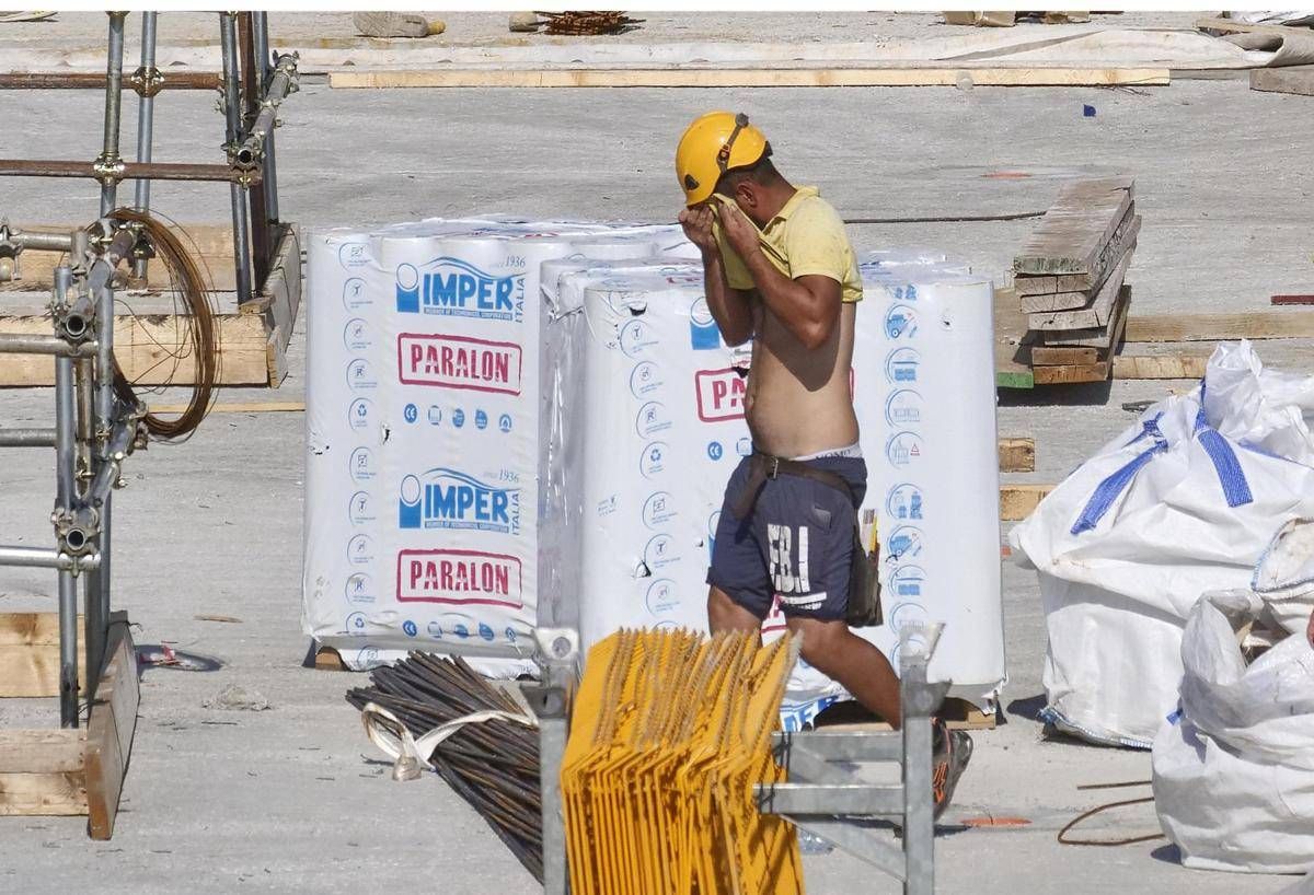 Caldo, firmato protocollo lavoro: “Priorità alla sicurezza”
