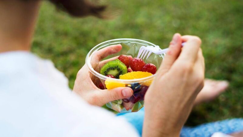 Da colazione a spuntini freschi, il decalogo per combattere il caldo