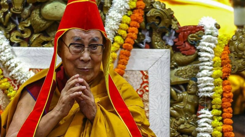 Dalai Lama compie 90 anni, dagli Usa all’India gli auguri al leader spirituale tibetano