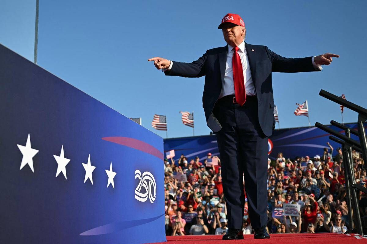 Dazi Usa, Trump annuncia: “Lettere per informare i Paesi sulle tariffe”
