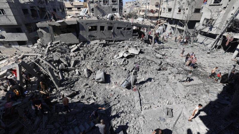 Nuovi raid a Gaza: “Almeno 35 morti”. Fonti: “Israele non ha ancora deciso sulla tregua”