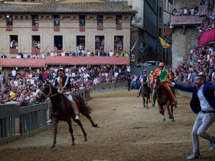 Palio di Siena oggi 2 luglio, contrade al via e come vederlo in tv