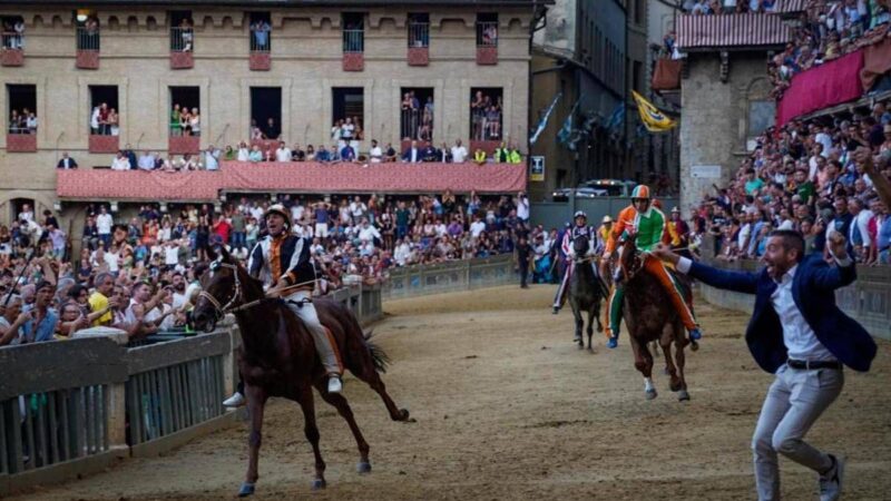 Palio di Siena oggi 2 luglio, contrade al via e come vederlo in tv