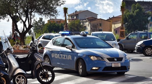 Sanremo si avvicina minaccioso alla ex e poi aggredisce gli agenti, arrestato