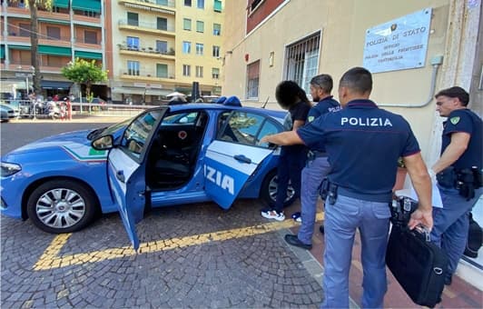 Ventimiglia sanguinante al volto insegue rapinatore e lo arresta