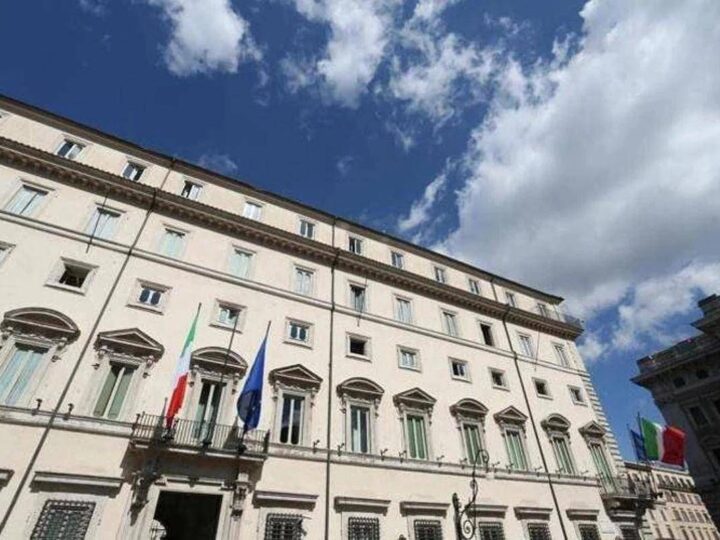 Manovra, via libera del Cdm. Meloni: “Sono molto soddisfatta”. Slitta il decreto bollette