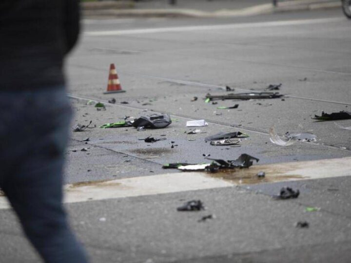 Incidente sul ponte Crepax, ambulanza supera bus e urta moto: 30enne muore nella notte