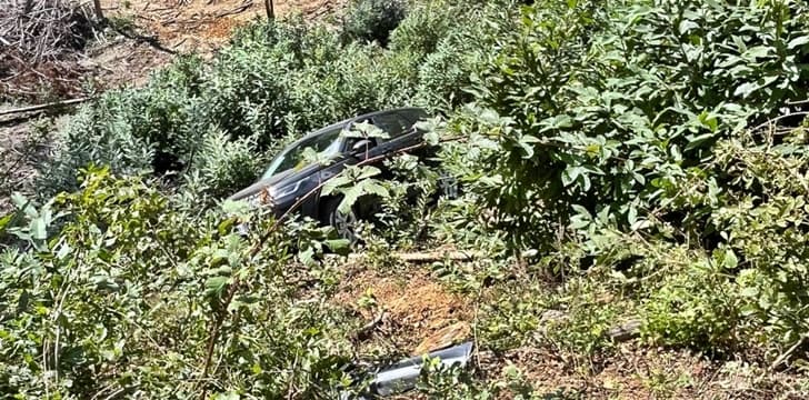 Auto finisce in una scarpata a Pontinvrea in via Repiano