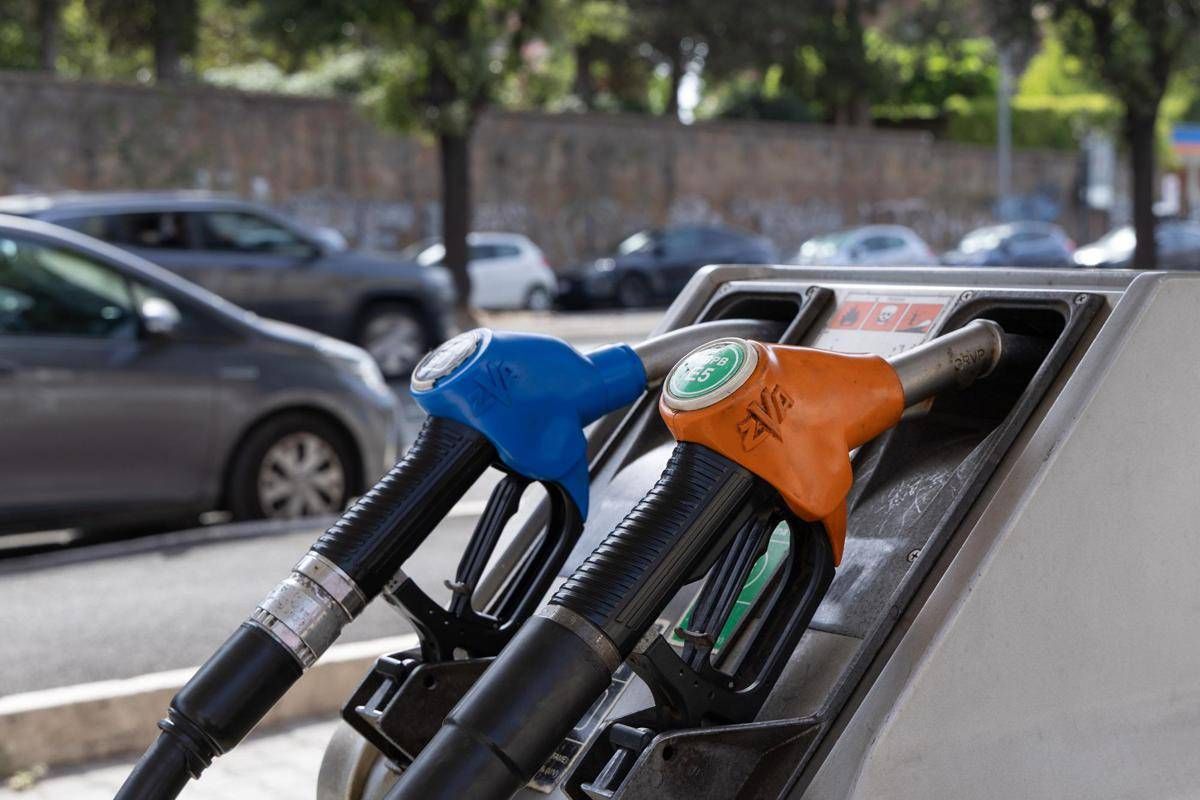 Carburanti, (lievissimo) calo dei prezzi per benzina e diesel