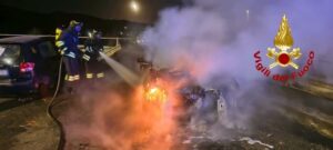Incendio ad una vettura in via Novella a Genova 3