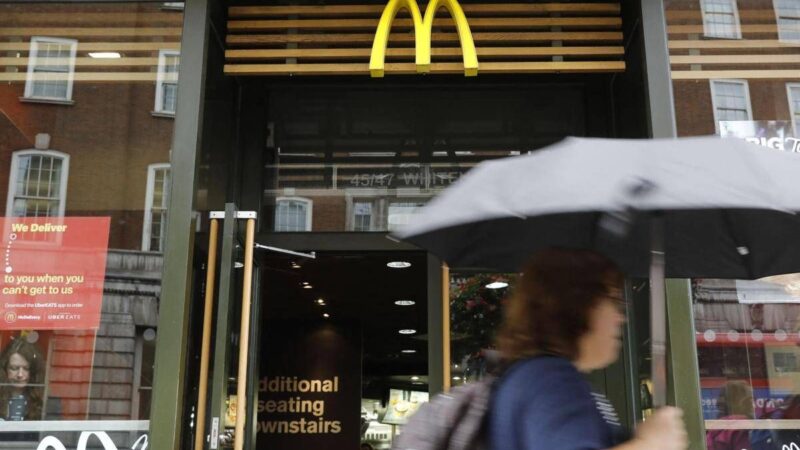 Era commesso al McDonald’s, 50 anni dopo… apre sei ristoranti