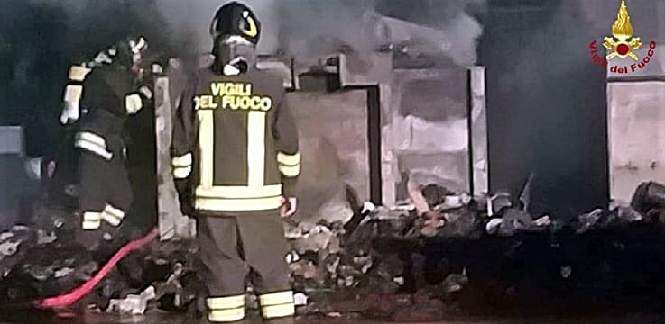 Incendio nella notte in un supermercato di Toirano