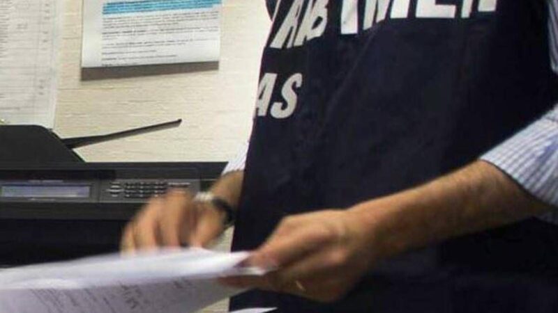Insetti e vermi in alimenti per bambini, sequestri e una denuncia a Napoli