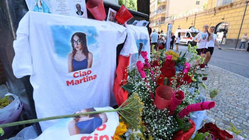 La mamma di Martina Carbonaro in aula con braccialetto elettronico: “Tucci trattato come figlio, non lo perdonerò mai”