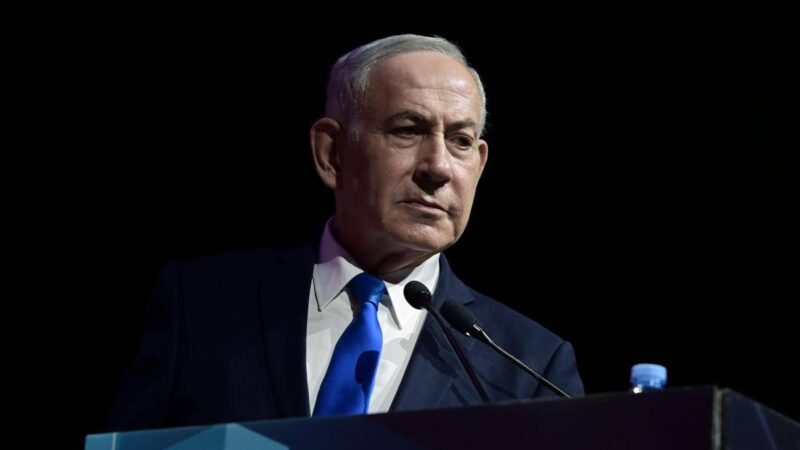 Netanyahu denuncia Haaretz per diffamazione: “Bugie, nessuna telefonata con Mbz”