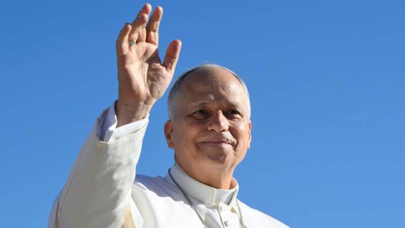 Papa Leone, oggi comincia il suo viaggio apostolico in Francia: cuore della laicità, Macron non parteciperà alle messe