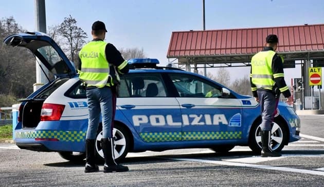 Polizia Stradale recupera bottino in oro e preziosi, ricerca proprietari