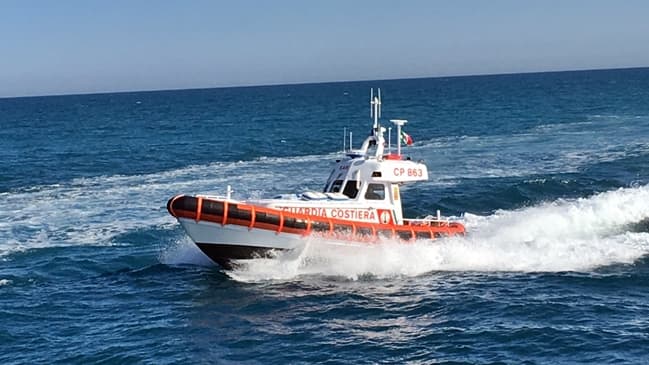 Savona, Guardia Costiera salva una bagnante in difficoltà