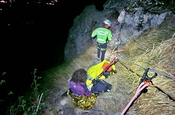 Soccorsa una donna a Magliolo dopo il passaggio al ponte tibetano