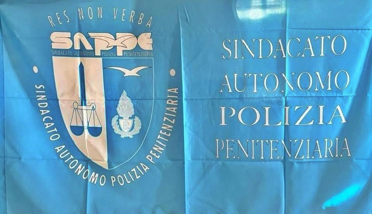 Agente Polizia Penitenziaria blocca rapinatore 20enne a Molassana