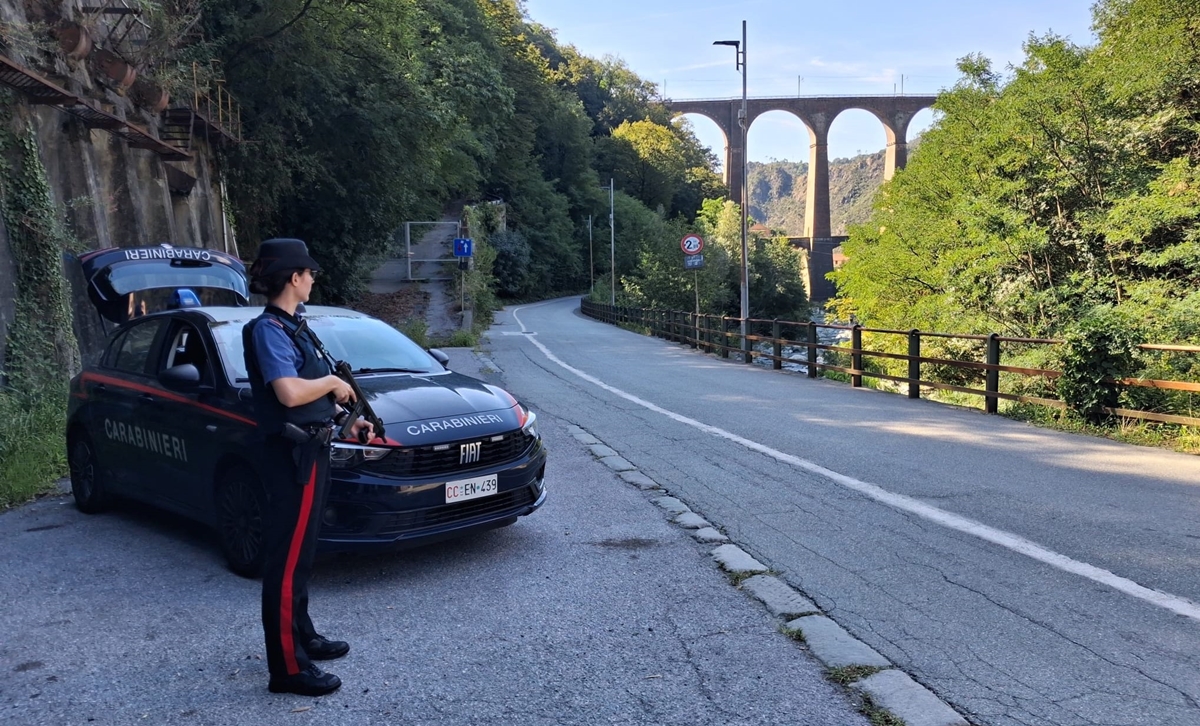 Arrestati due stranieri per spaccio stupefacenti e resistenza