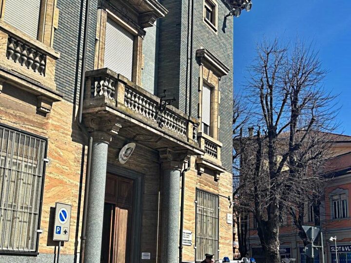 Bambina di 3 anni trovata morta in casa, arrestata la madre nell’alessandrino