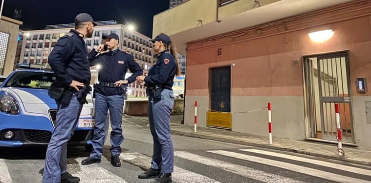Danneggiamenti e furti su auto in sosta: tre persone accompagnate in Questura