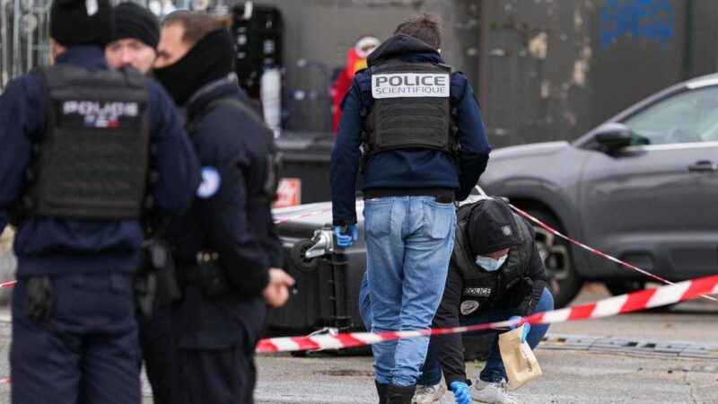 Francia, sparatoria nelle Yvelines: un morto e quattro feriti, indagini per terrorismo