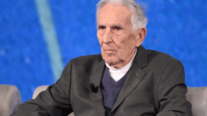 Garattini: “Alcol cancerogeno. Un bicchiere di vino al giorno non è privo di rischi”