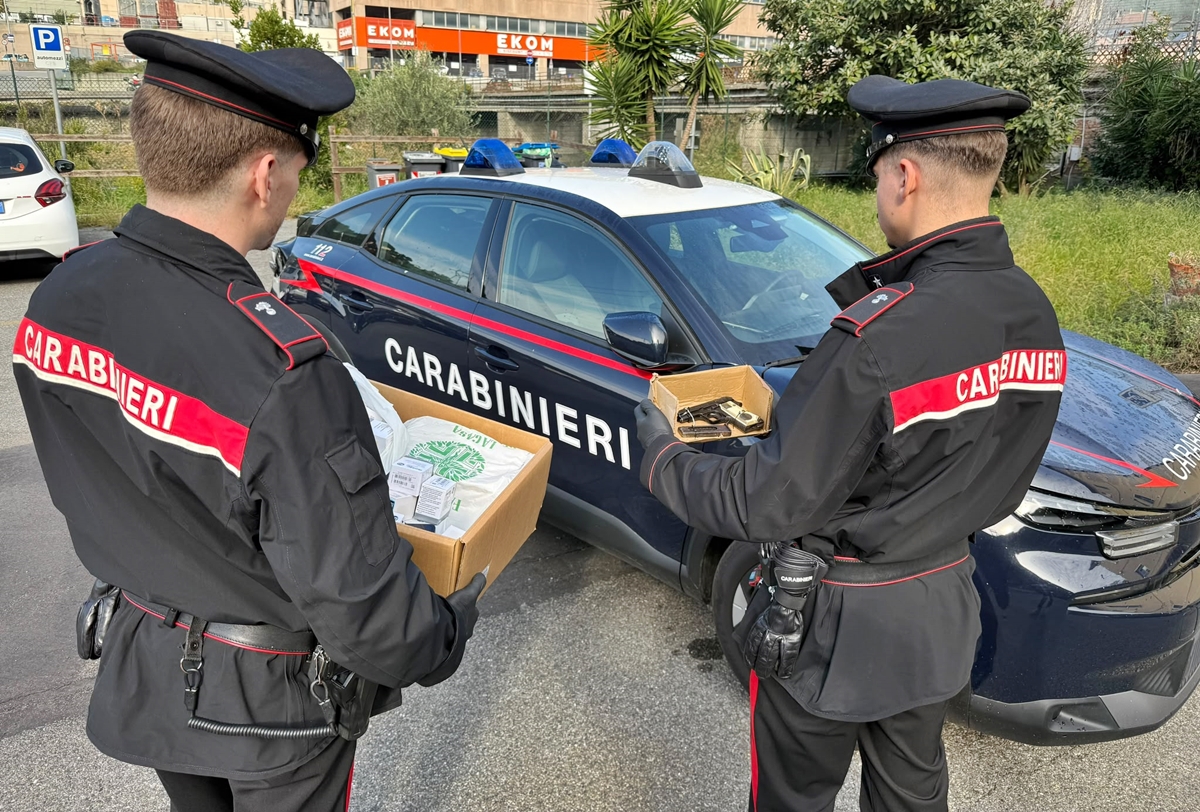 Furto di medicinali a Genova, un arresto e una denuncia