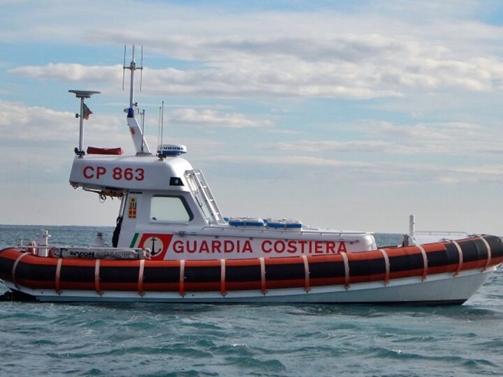 Guardia Costiera Savona ferma una nave in porto