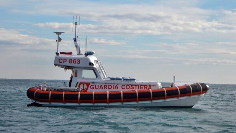 Guardia Costiera Savona ferma una nave in porto