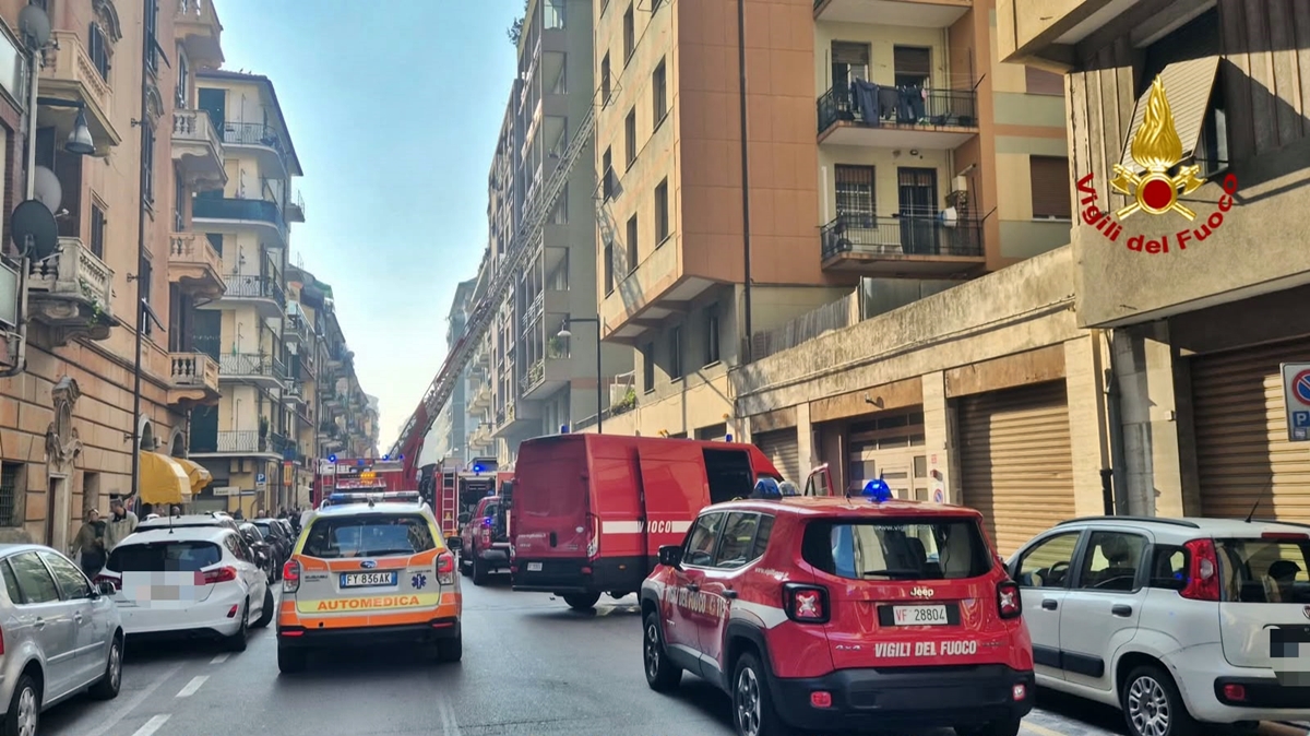 Incendio a Savona in via Torino, grave un settantenne