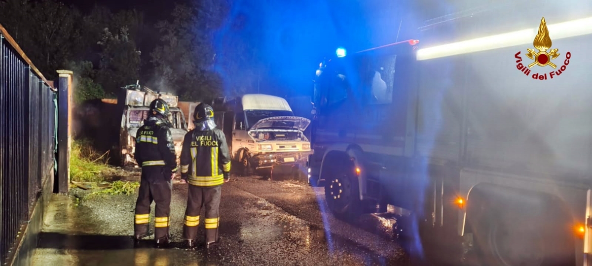 Incendio di due furgoni a Villanova d’Albenga